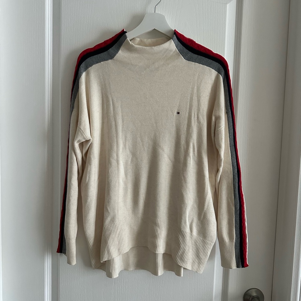 [Tommy Hilfiger] Cream Mock Neck Sweater with Red and Gray Accents